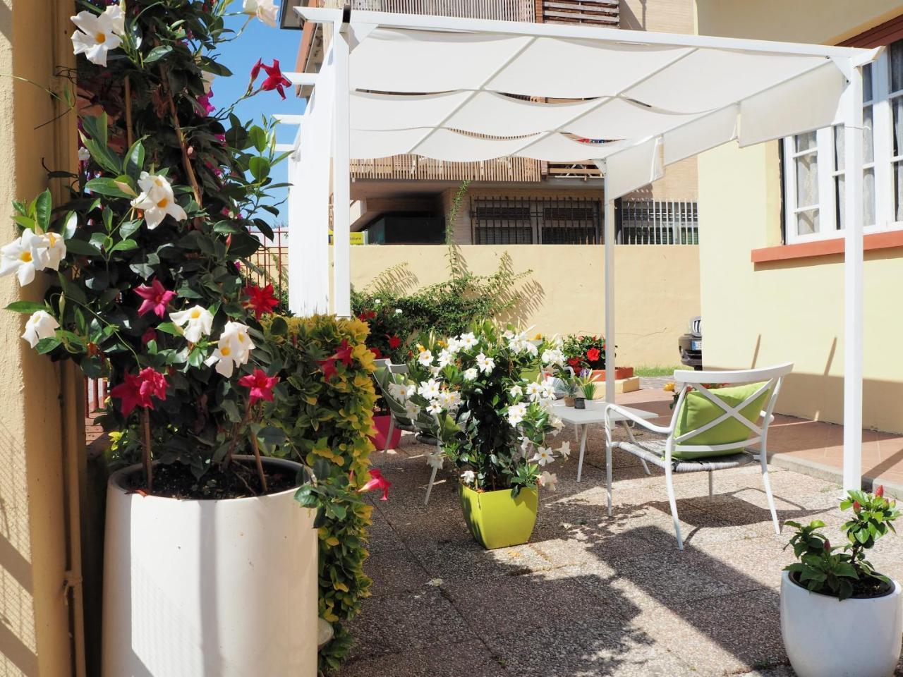 Residence Hotel Vittoria Tirrenia Exterior foto